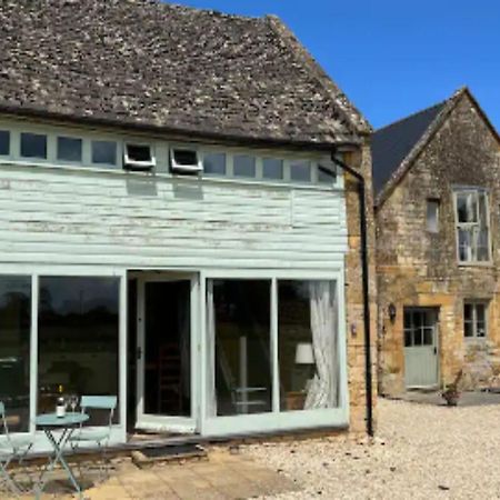 Pass The Keys Hare Cottage Wonderful Views And Parking Moreton-in-Marsh Exterior photo