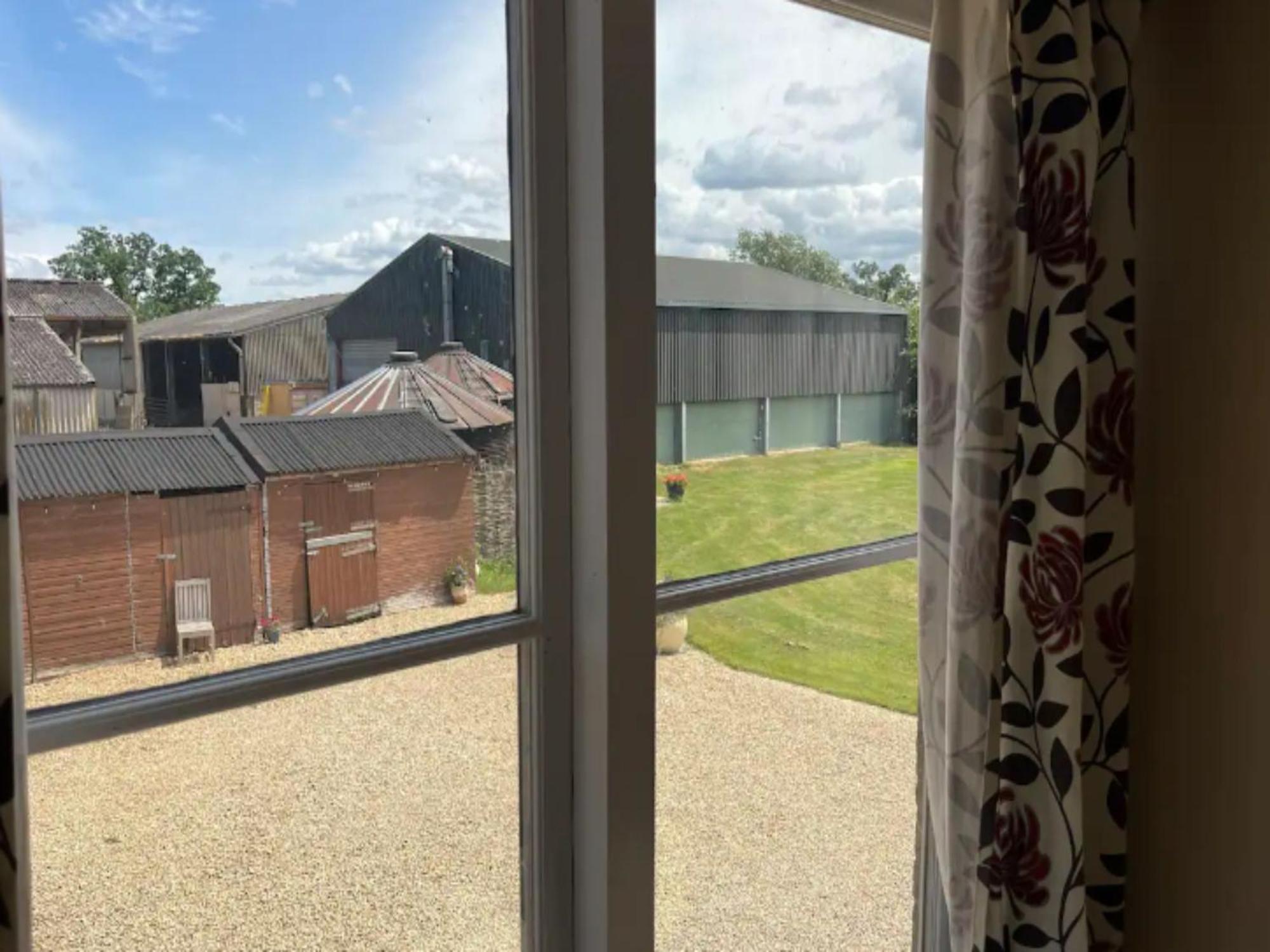 Pass The Keys Hare Cottage Wonderful Views And Parking Moreton-in-Marsh Exterior photo