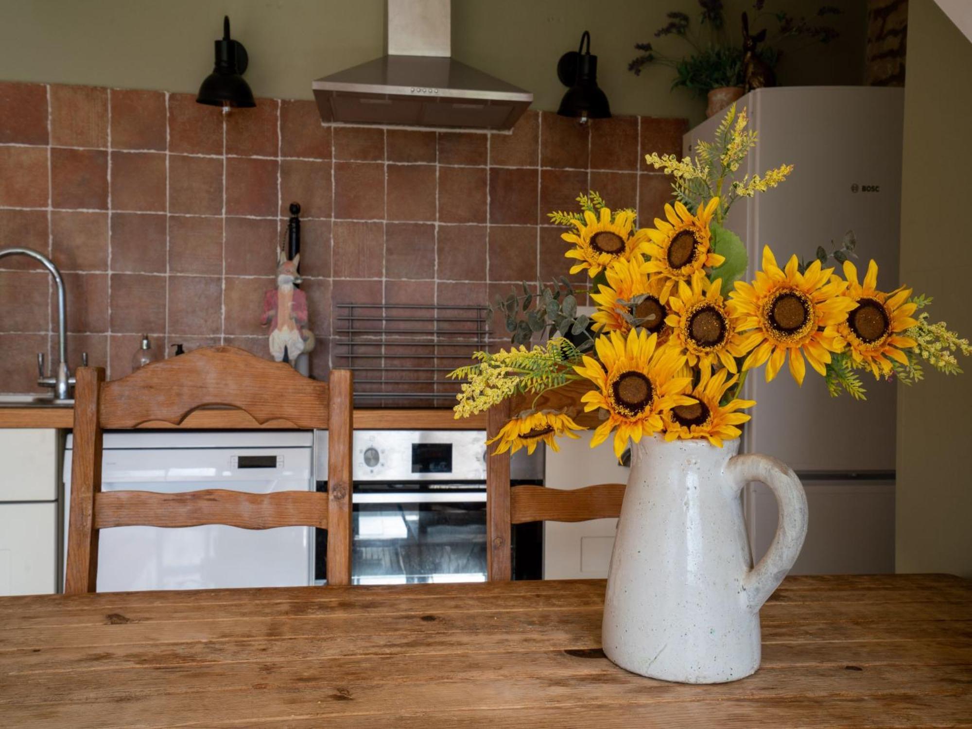 Pass The Keys Hare Cottage Wonderful Views And Parking Moreton-in-Marsh Exterior photo