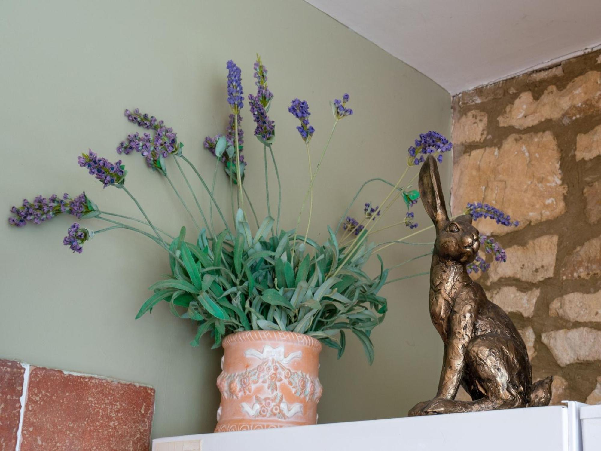 Pass The Keys Hare Cottage Wonderful Views And Parking Moreton-in-Marsh Exterior photo