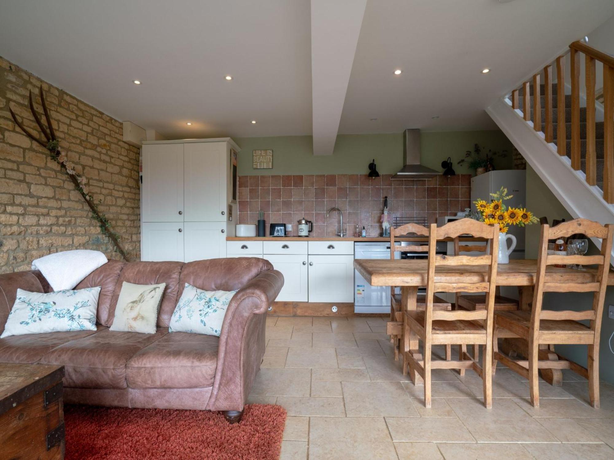 Pass The Keys Hare Cottage Wonderful Views And Parking Moreton-in-Marsh Exterior photo